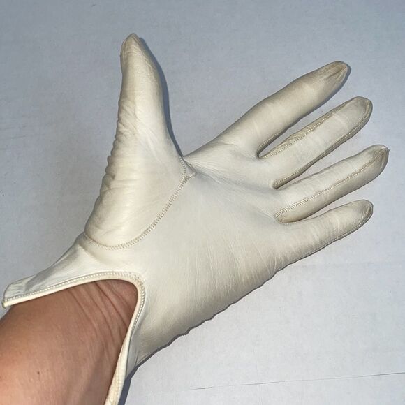 Vtg cream colored leather gloves with lace detail - Picture 8 of 8